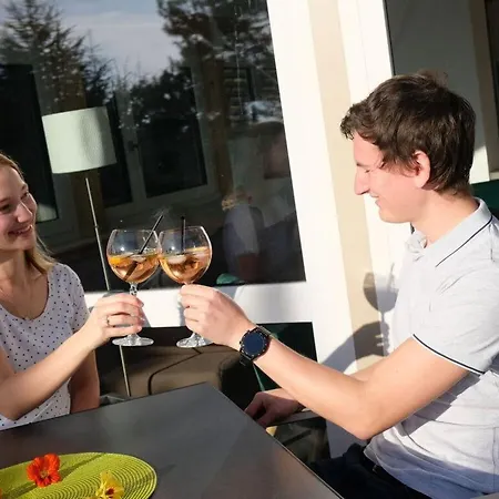 Daire Holiday Feel-good Time *